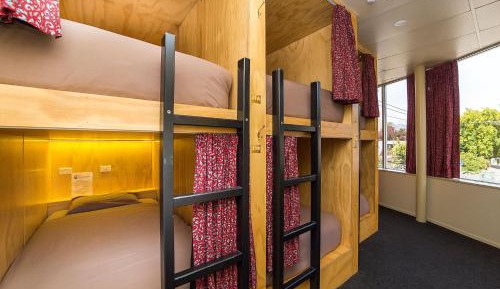 6 Bed Mixed Dorm with toilet -Single Pod