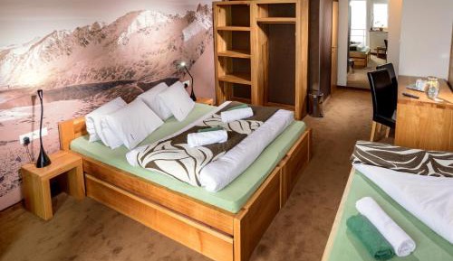 Triple Room with Extra Bed and View