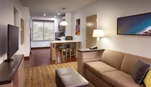 One-Bedroom Suite with Two Queen Beds, Kitchen and Accessible Tub
