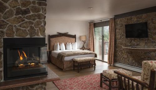 Suite with River View (2 Adults)