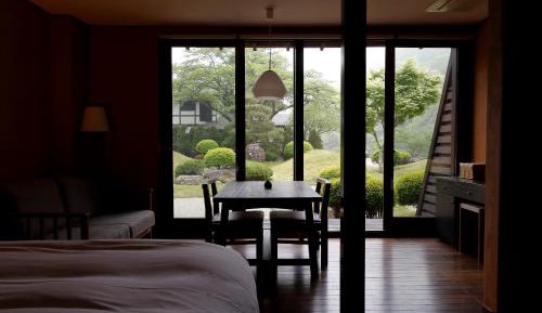 Standard Twin Room with Shared Bathroom
