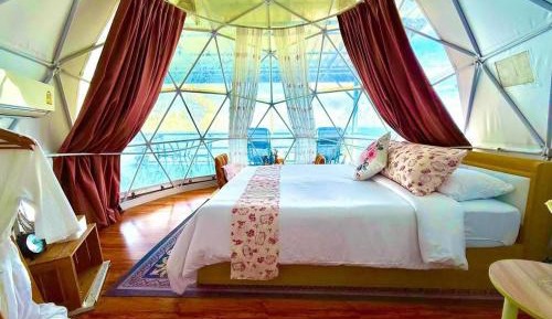 Deluxe Queen Room