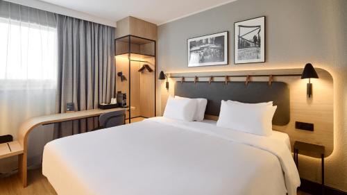 Superior Room - 1 King Bed