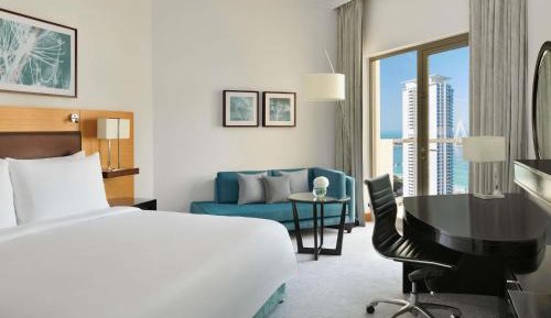 Executive King with Balcony, Lounge Access, Breakfast, Refreshments & Evening drinks and Canapés