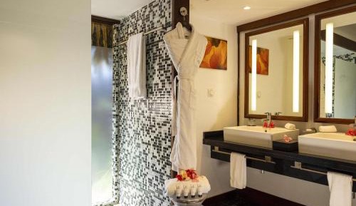Luxury King Bungalow - Beach Front