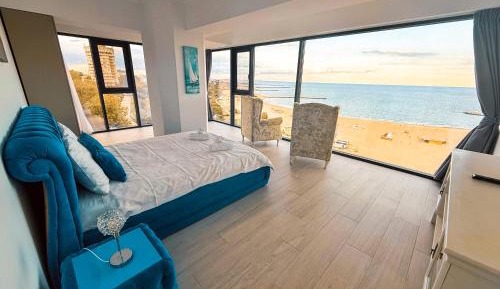 Apartment with Frontal Sea View