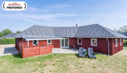Four-Bedroom Holiday Home