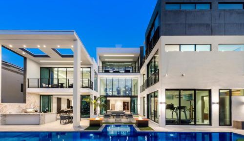 Seven-Bedroom Villa