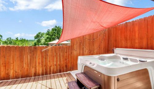Three-Bedroom Holiday Home 