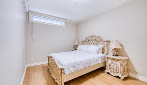 Deluxe Queen Suite