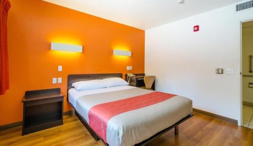 1 Queen Bed | Non-Smoking