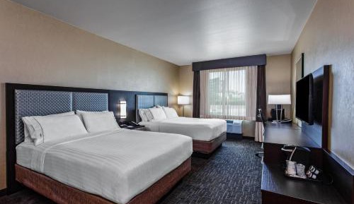 Standard Room with Two Queen Beds