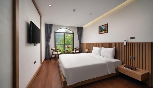 Double Room with Pool View