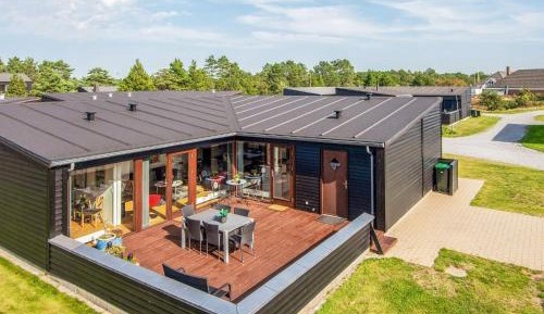 Three-Bedroom Holiday Home 