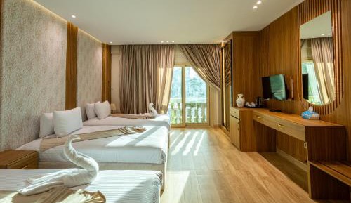 Triple Room with Balcony - Pyramids View