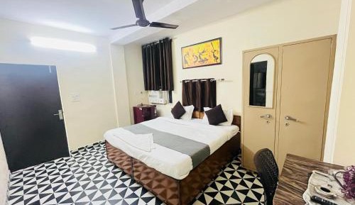 Deluxe Double Room (2 Adults + 1 Child)