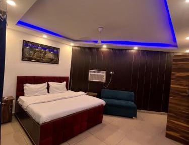 Deluxe Double Room (2 Adults + 1 Child)