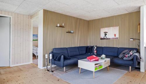 One-Bedroom Holiday Home
