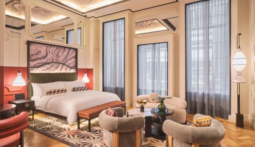 QT Balcony Suite