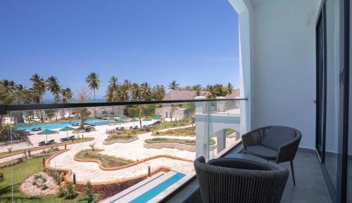 Double Room with Balcony Pool View & Sea View	
