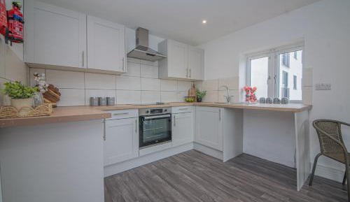 Deluxe One-Bedroom Apartment
