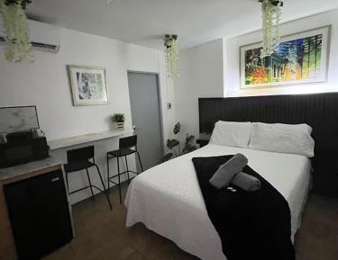 Deluxe Studio