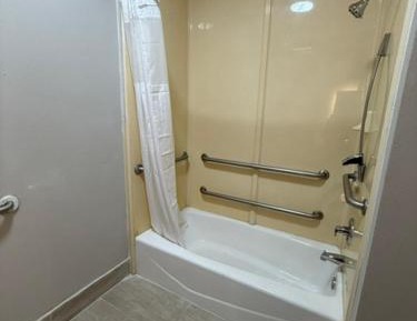 King Room - Disability Access/Non Smoking/Interior Hall