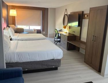 Queen Suite with Two Queen Beds and Sofa - Non Smoking