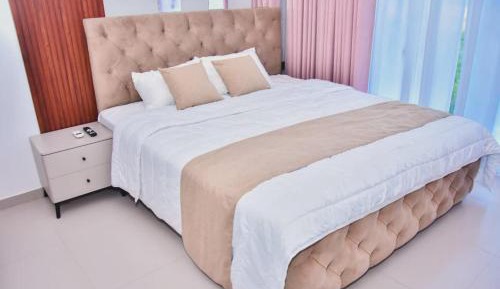 Deluxe Double Room (2 Adults + 1 Child)