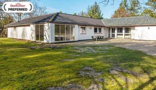 Seven-Bedroom Holiday Home
