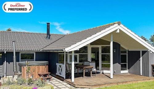 Three-Bedroom Holiday Home 