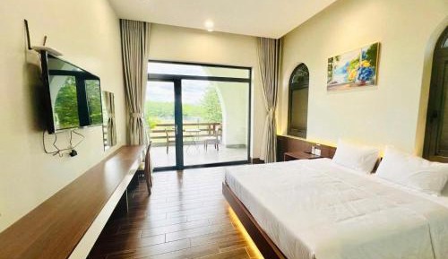 Double Room with Balcony (2 Adults + 1 Child)
