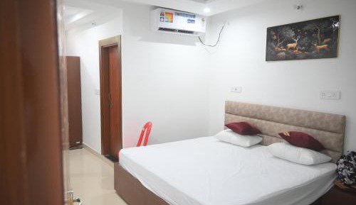 Deluxe Double Room (2 Adults + 1 Child)