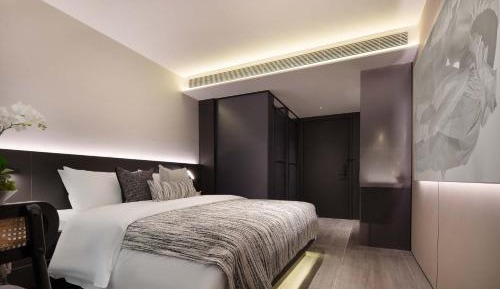 Standard Queen Room