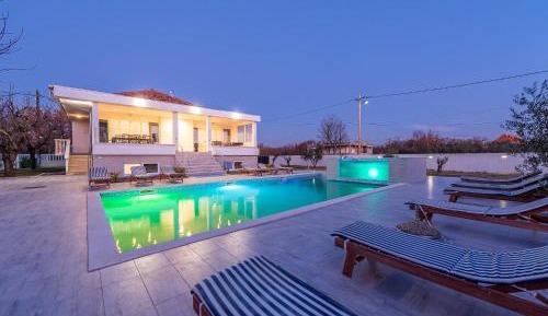 Five-Bedroom Holiday Home