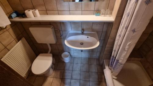 Twin Room with Private Bathroom