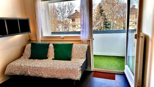 Studio with Sofa Bed