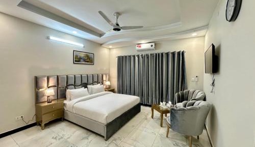 Deluxe King Room