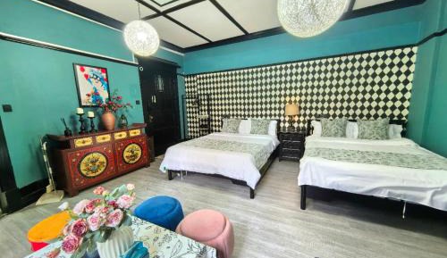 Quadruple Room with Private Bathroom