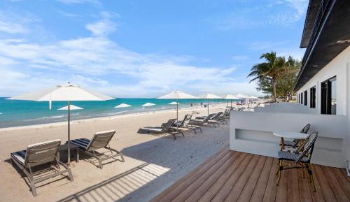 Beachfront Luxury King Suite