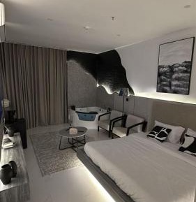 Studio with Spa Bath
