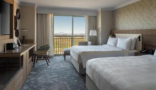 2 Queen Beds, Lakefront View, Guest Room