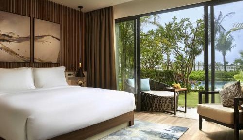 Studio King Room with Balcony and Pool Access 
