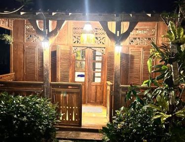 Deluxe Double Room (2 Adults + 1 Child)