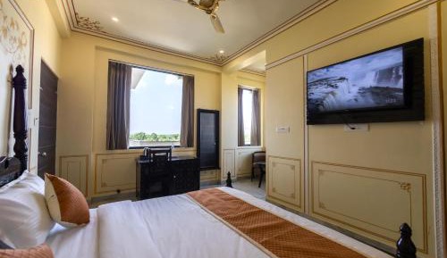 Deluxe Queen Room