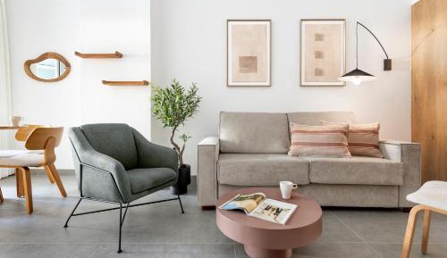 Superior One-Bedroom Apartment