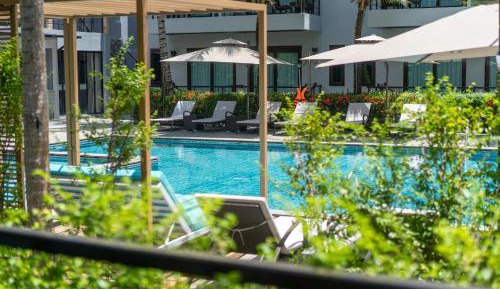 Premier King Room with Pool View - Non-Smoking