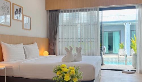 Deluxe Double Room with Pool Access