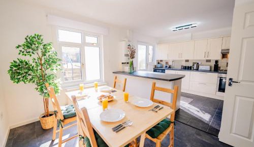 Three-Bedroom Holiday Home 