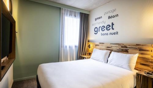 Pop Room with One Double Bed